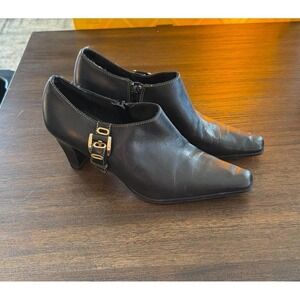 Liz Claiborne Black Ankle Bootie Gold Accent 7m